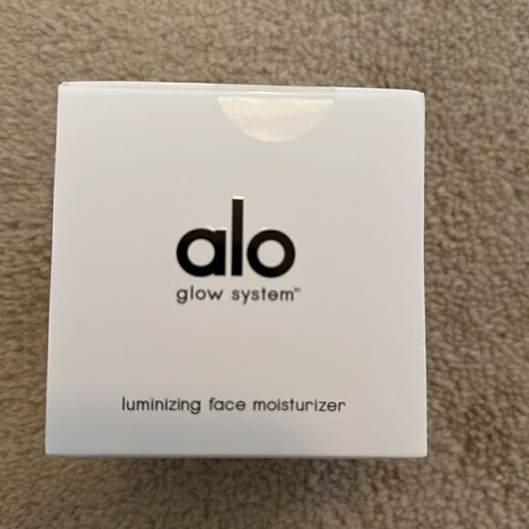 Alo yoga NWT Clean Moisturizer - Picture 2 of 5